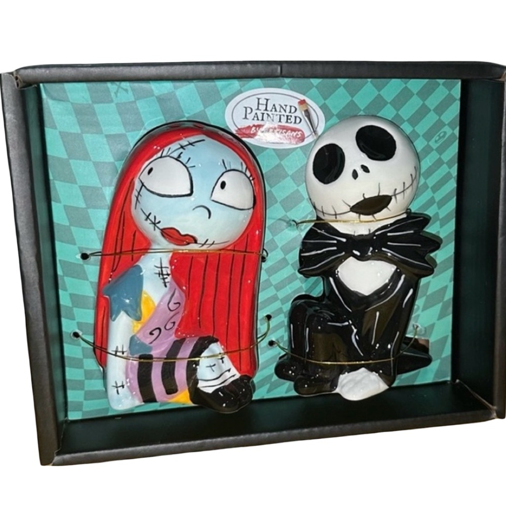Nightmare Before Christmas NWT Jack & Sally Ceramic Salt and Pepper Shakers
